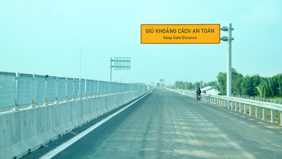 Thi c&ocirc;ng xuy&ecirc;n tết, sớm đưa v&agrave;o khai th&aacute;c cao tốc Hậu Giang - C&agrave; Mau- Ảnh 10.