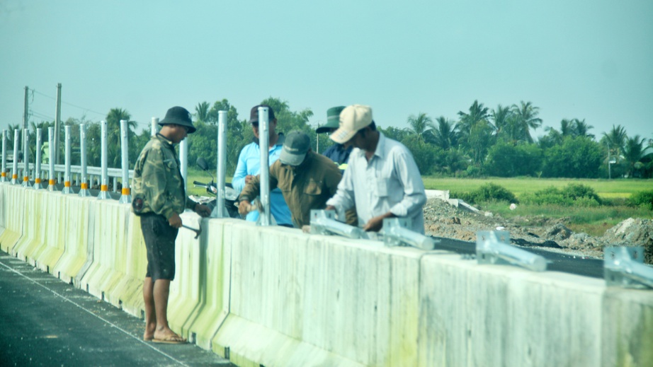 Thi c&ocirc;ng xuy&ecirc;n tết, sớm đưa v&agrave;o khai th&aacute;c cao tốc Hậu Giang - C&agrave; Mau- Ảnh 1.