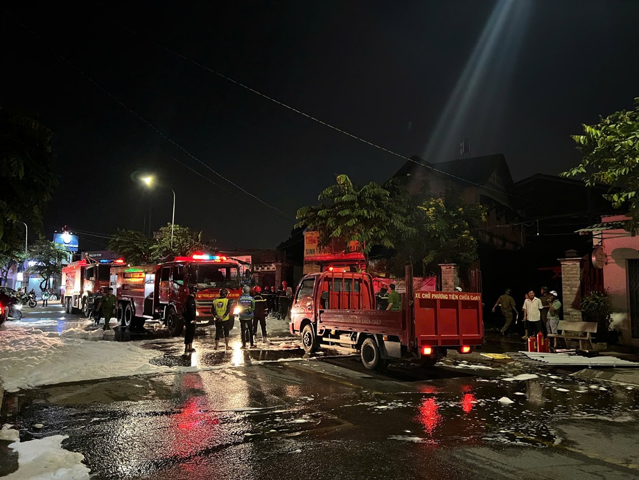 TP.HCM: Ch&aacute;y qu&aacute;n sinh tố, một người tử vong- Ảnh 2.