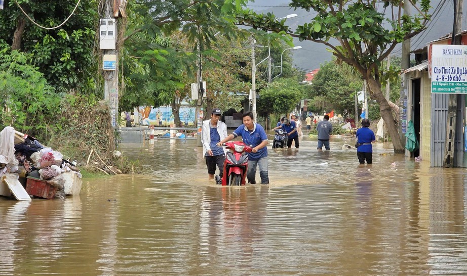Bộ X&acirc;y dựng ra c&ocirc;ng điện y&ecirc;u cầu sẵn s&agrave;ng ứng ph&oacute; mức cao nhất với mưa lũ miền Trung- Ảnh 3.