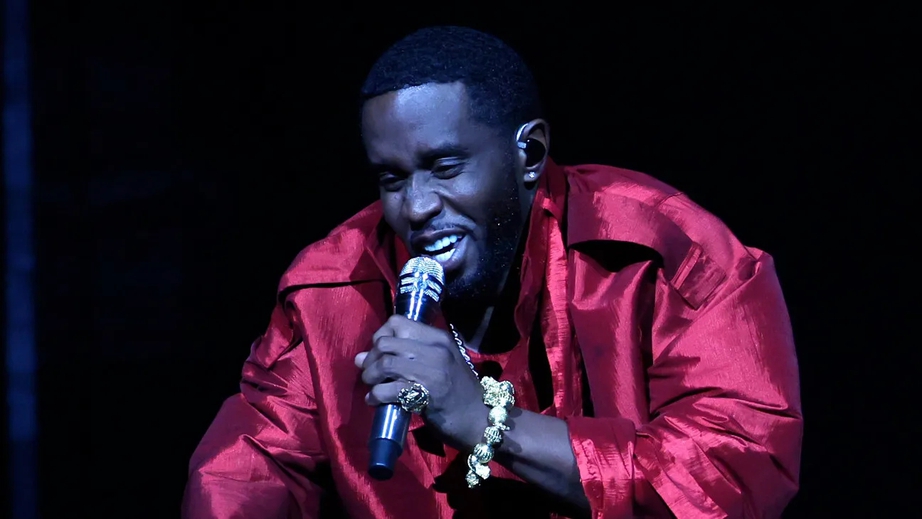 Netflix b&aacute;c bỏ c&aacute;o buộc d&ugrave;ng tr&aacute;i ph&eacute;p tư liệu trong phim về Diddy- Ảnh 1.