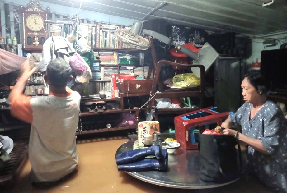 L&acirc;m Đồng: Mưa lớn kết hợp xả lũ điều tiết, nhiều khu vực ngập s&acirc;u, giao th&ocirc;ng chia cắt- Ảnh 3.