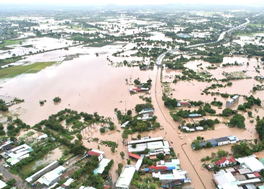 L&acirc;m Đồng: Hồ S&ocirc;ng Quao giảm xả lũ xuống 50m&sup3;/gi&acirc;y, cảnh b&aacute;o người d&acirc;n tiếp tục đề ph&ograve;ng- Ảnh 1.
