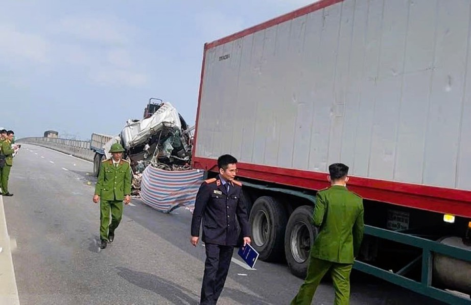 Lãnh đạo tỉnh Quảng Trị thăm hỏi, động viên các nạn nhân vụ tai nạn làm hai người tử vong- Ảnh 3. Lãnh đạo tỉnh Quảng Trị thăm hỏi, động viên các nạn nhân vụ tai nạn làm hai người tử vong- Ảnh 3.