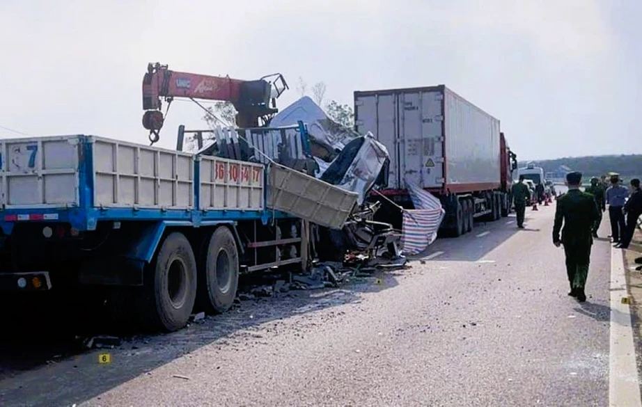 Lãnh đạo tỉnh Quảng Trị thăm hỏi, động viên các nạn nhân vụ tai nạn làm hai người tử vong- Ảnh 2. Lãnh đạo tỉnh Quảng Trị thăm hỏi, động viên các nạn nhân vụ tai nạn làm hai người tử vong- Ảnh 2.