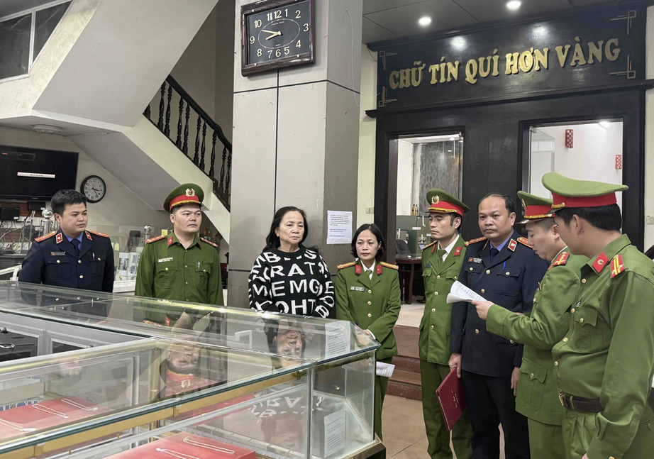 Khởi tố, bắt giam 3 đối tượng kinh doanh vàng trốn thuế- Ảnh 1.