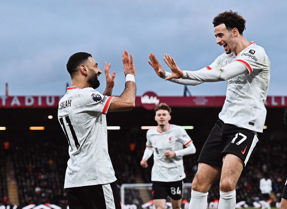 Ngoại hạng Anh: Salah rực s&aacute;ng, Liverpool thắng đẹp Bournemouth - Ảnh 1.