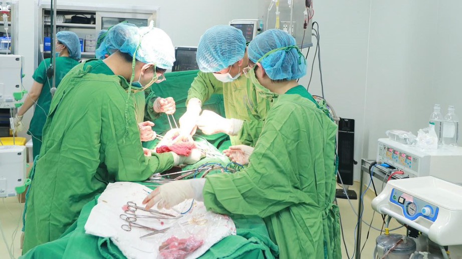 Gi&agrave;nh sự sống cho sản phụ ngưng tuần ho&agrave;n hơn 30 ph&uacute;t do tắc mạch ối- Ảnh 1.