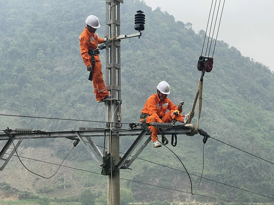 Kinh tế tăng trưởng 2 con số, giải quyết t&igrave;nh trạng thiếu điện ra sao?- Ảnh 1.