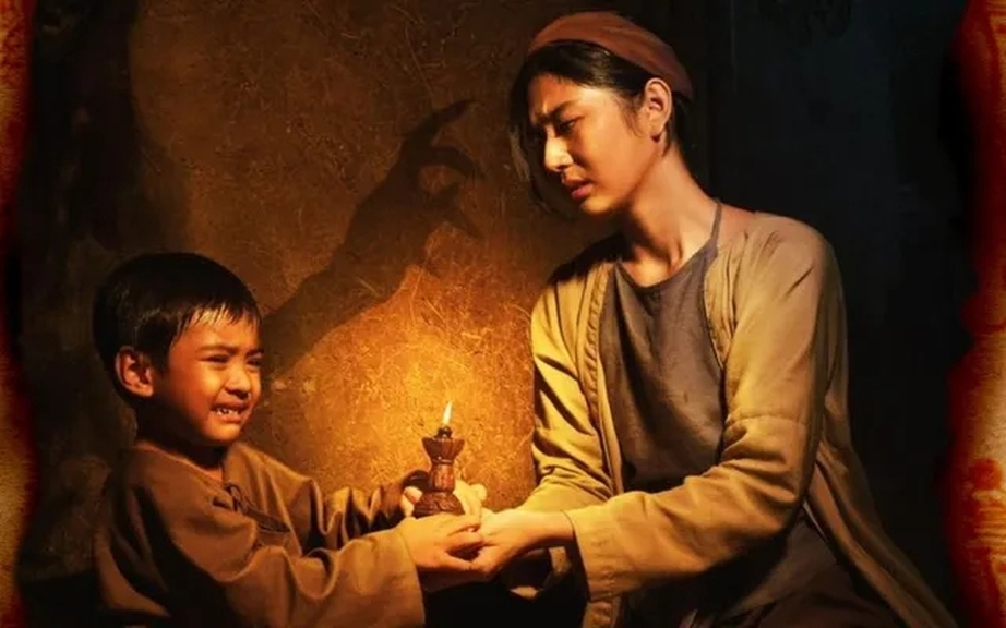 "Đ&egrave;n &acirc;m hồn" vượt mặt phim của Thu Trang, Trấn Th&agrave;nh d&ugrave; g&acirc;y nhiều tranh c&atilde;i- Ảnh 3.