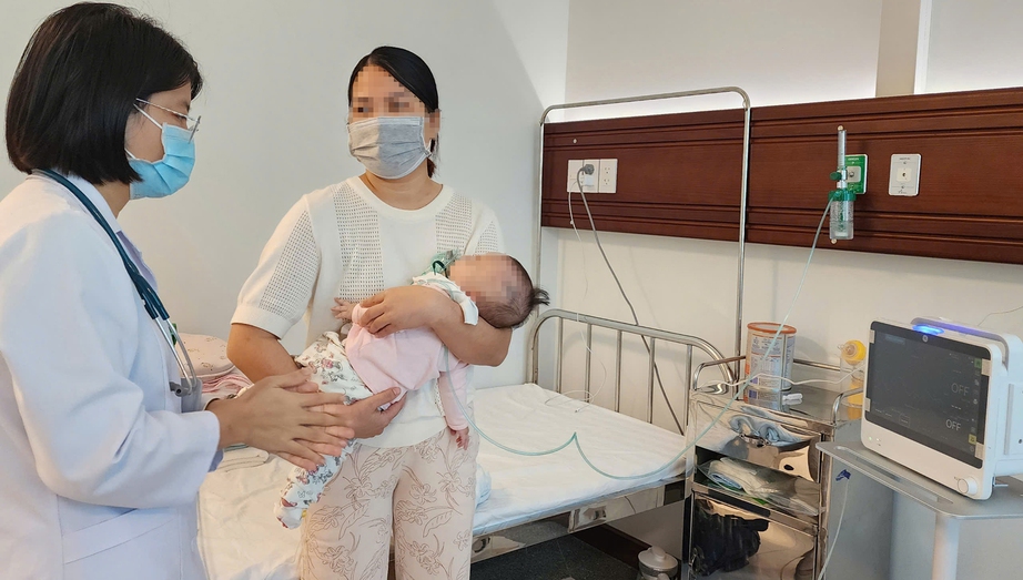 C&uacute;m chưa giảm nhiệt, lại lo b&ugrave;ng ph&aacute;t dịch sởi- Ảnh 1.