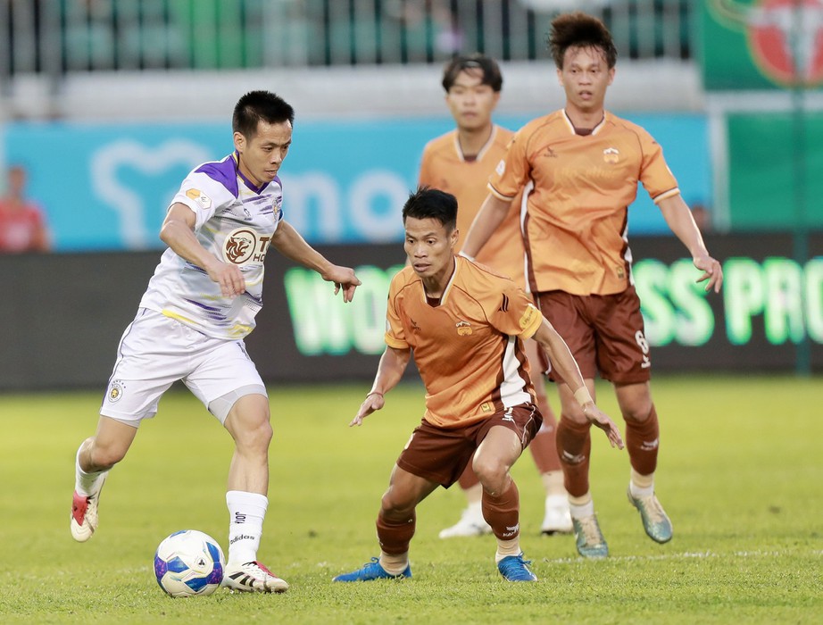 V-League: H&agrave; Nội FC thắng dễ HAGL trong trận đấu c&oacute; 2 quả phạt đền - Ảnh 1.