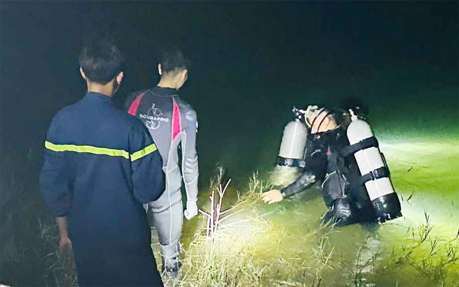 Tìm kiếm nam thanh niên mất tích tại đập Trúc Kinh ở Quảng Trị- Ảnh 2. Tìm kiếm nam thanh niên mất tích tại đập Trúc Kinh ở Quảng Trị- Ảnh 2.