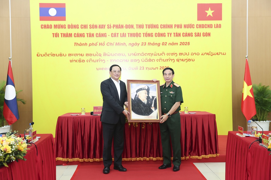 Thủ tướng L&agrave;o thăm Tổng c&ocirc;ng ty T&acirc;n cảng S&agrave;i G&ograve;n- Ảnh 2.