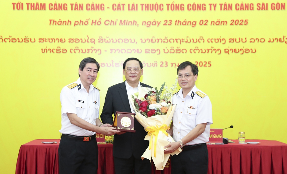 Thủ tướng L&agrave;o thăm Tổng c&ocirc;ng ty T&acirc;n cảng S&agrave;i G&ograve;n- Ảnh 8.