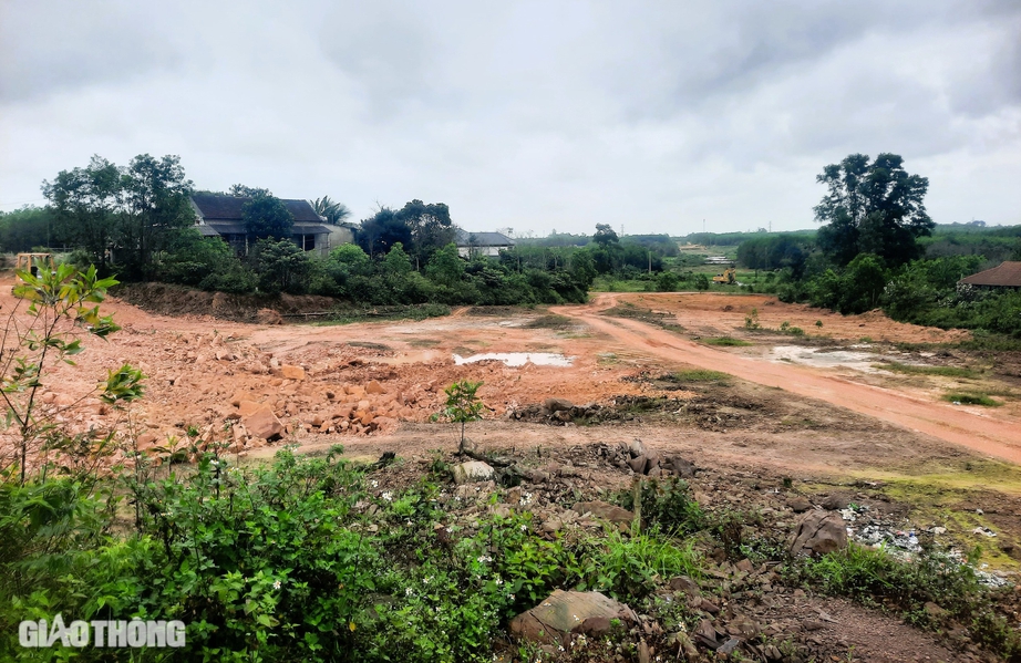 Tăng tốc thi c&ocirc;ng dự &aacute;n đường d&agrave;i 4,2km nhiều năm dở dang ở Quảng Trị- Ảnh 1.