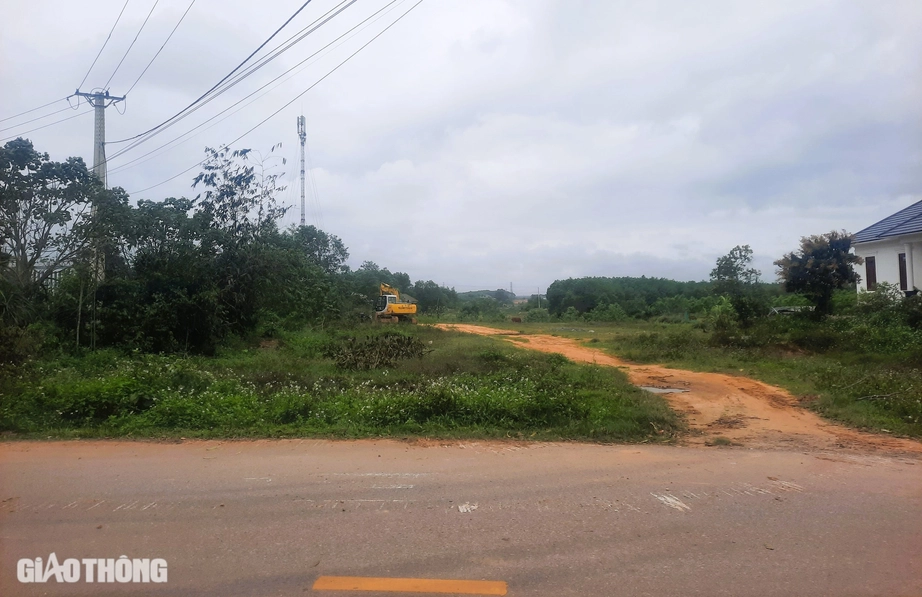 Tăng tốc thi c&ocirc;ng dự &aacute;n đường d&agrave;i 4,2km nhiều năm dở dang ở Quảng Trị- Ảnh 2.
