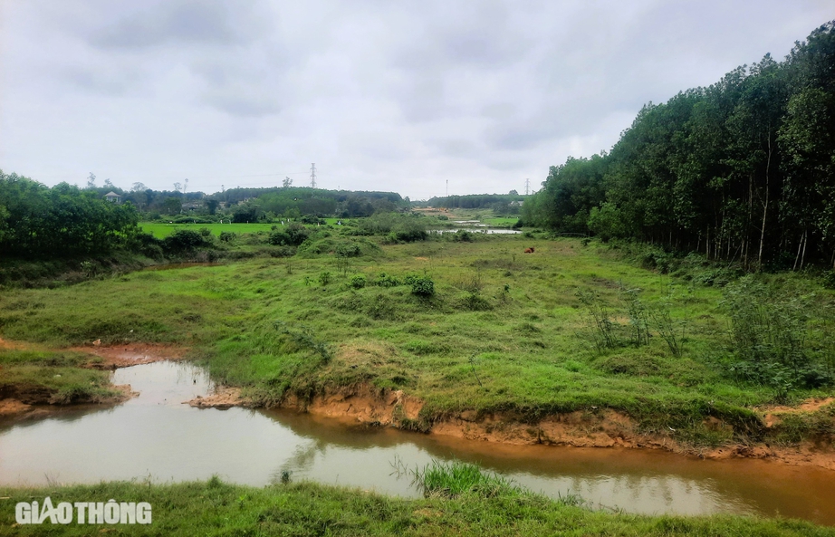 Tăng tốc thi c&ocirc;ng dự &aacute;n đường d&agrave;i 4,2km nhiều năm dở dang ở Quảng Trị- Ảnh 4.