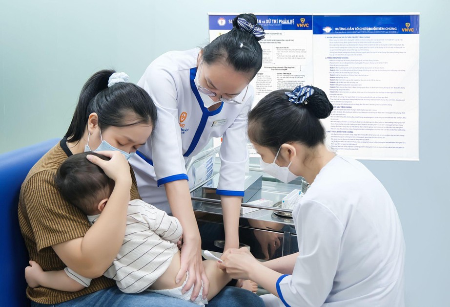 Hệ thống ti&ecirc;m chủng VNVC sắp c&oacute; vắc-xin tay ch&acirc;n miệng- Ảnh 2.