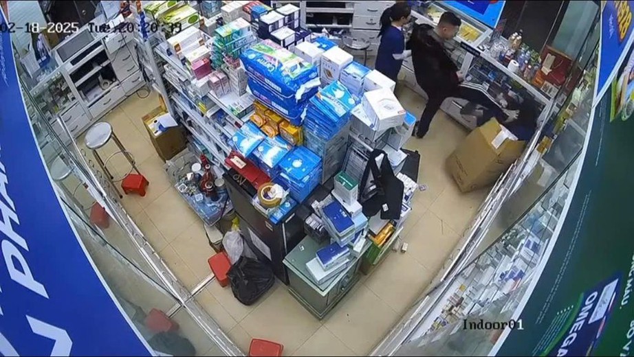C&ocirc;ng an điều tra vụ nữ dược sĩ nh&agrave; thuốc bị h&agrave;nh hung- Ảnh 1.