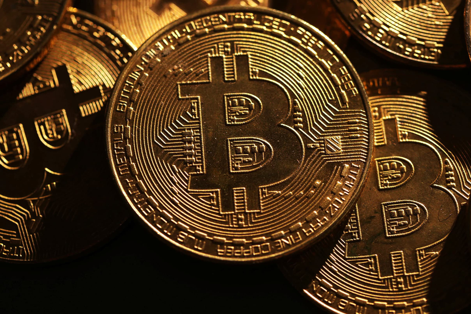 Bitcoin rớt xuống dưới 100 ngh&igrave;n USD- Ảnh 1.