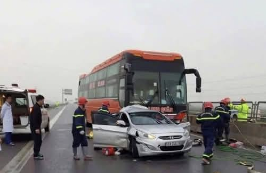 Tai nạn tr&ecirc;n cao tốc, 2 người tử vong: Tạm giữ h&igrave;nh sự t&agrave;i xế xe kh&aacute;ch- Ảnh 1.