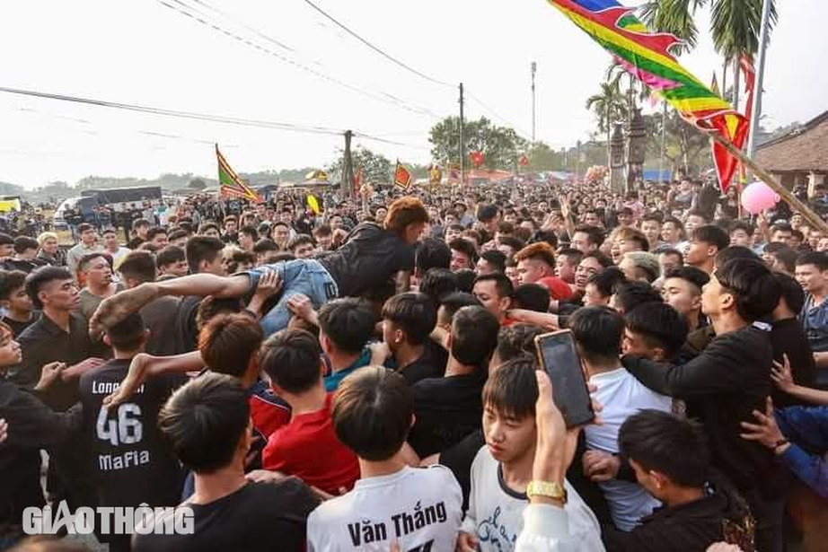 Độc đ&aacute;o lễ hội cướp phết B&agrave;n Giản 2025- Ảnh 6.