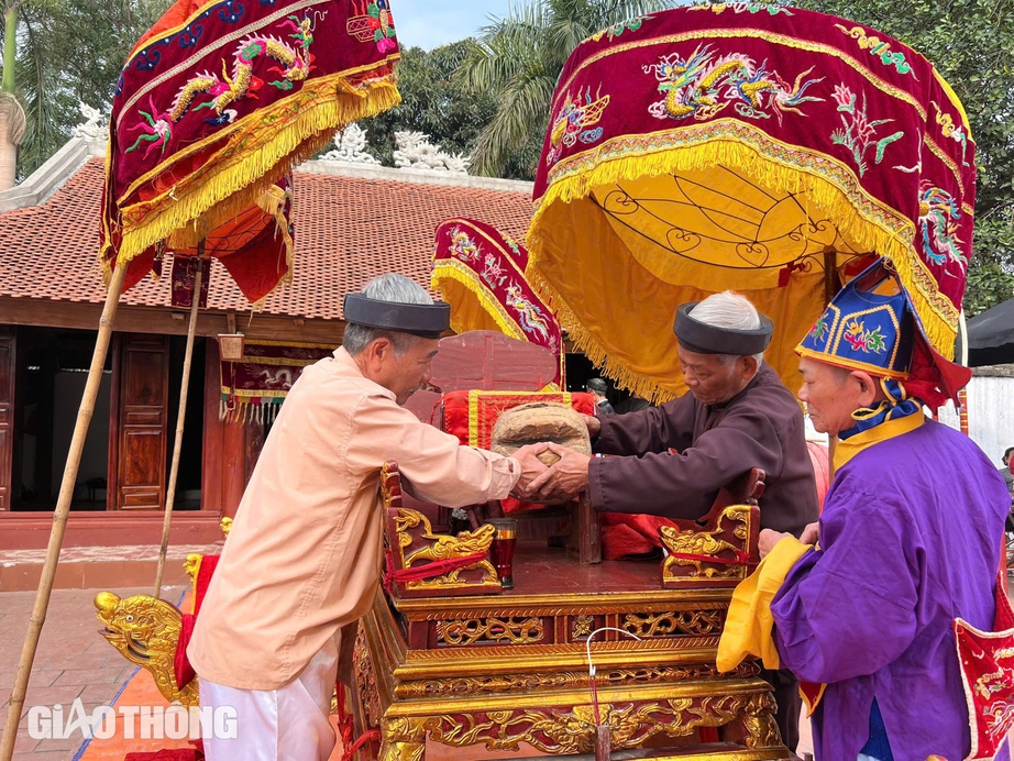 Độc đ&aacute;o lễ hội cướp phết B&agrave;n Giản 2025- Ảnh 5.