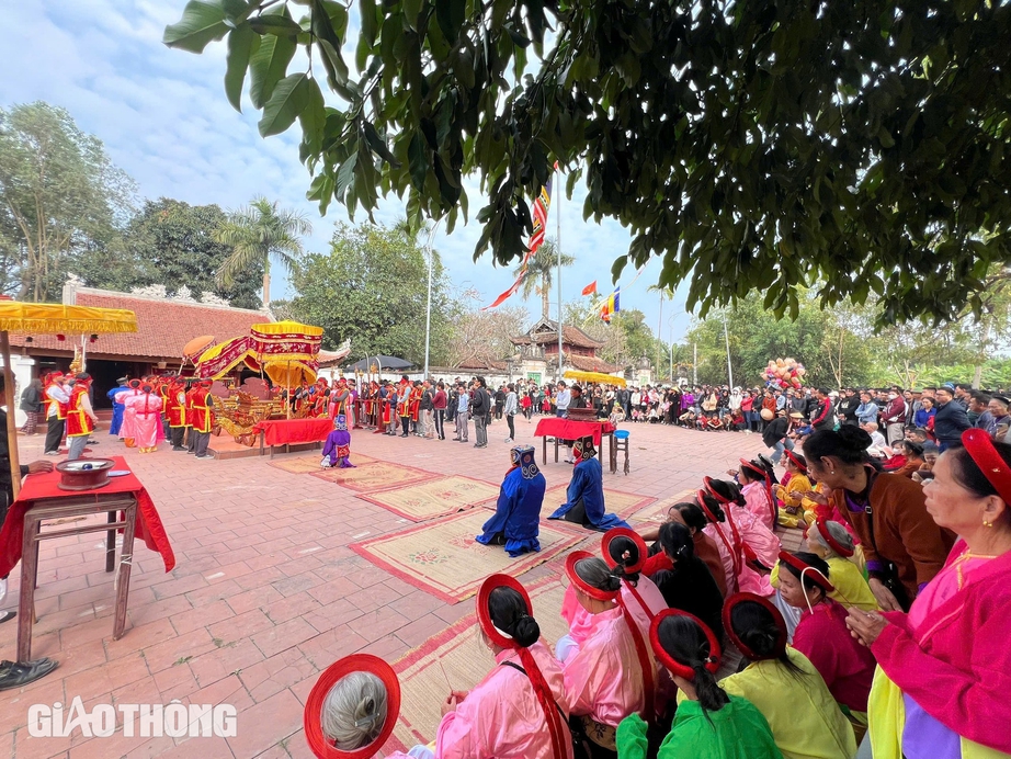 Độc đ&aacute;o lễ hội cướp phết B&agrave;n Giản 2025- Ảnh 2.