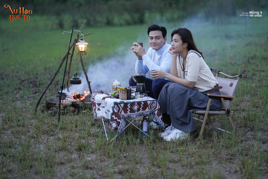 "Nụ h&ocirc;n bạc tỷ" của Thu Trang c&oacute; g&igrave; hấp dẫn m&agrave; vượt mặt "Bộ tứ b&aacute;o thủ" của Trấn Th&agrave;nh?- Ảnh 3.