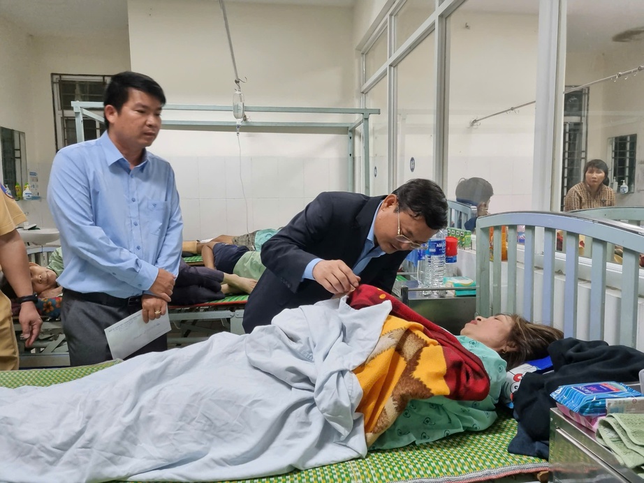 L&atilde;nh đạo B&igrave;nh Định: Phải cứu chữa nạn nh&acirc;n vụ lật xe kh&aacute;ch như người th&acirc;n m&igrave;nh- Ảnh 2.