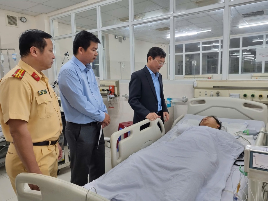 L&atilde;nh đạo B&igrave;nh Định: Phải cứu chữa nạn nh&acirc;n vụ lật xe kh&aacute;ch như người th&acirc;n m&igrave;nh- Ảnh 1.