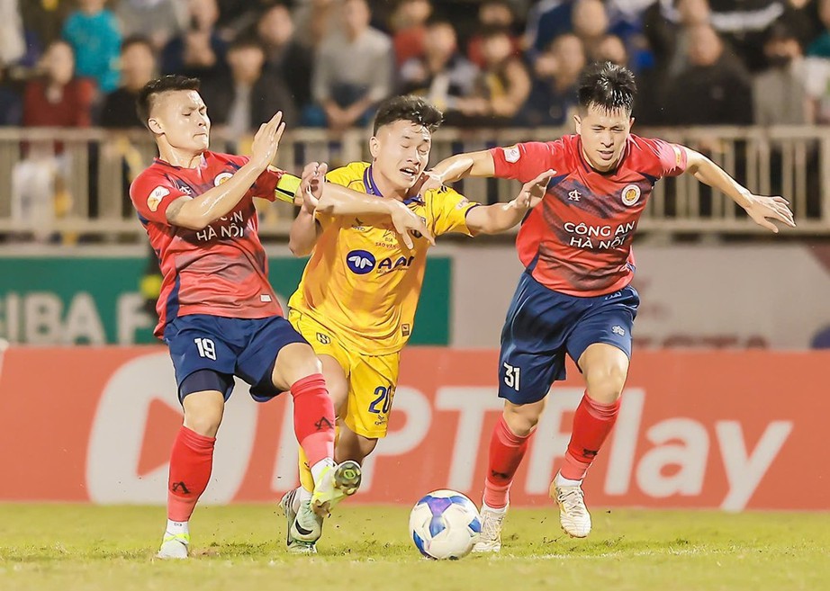 V-League: CAHN bị SLNA cầm ch&acirc;n, B&igrave;nh Dương may mắn hạ B&igrave;nh Định - Ảnh 1.