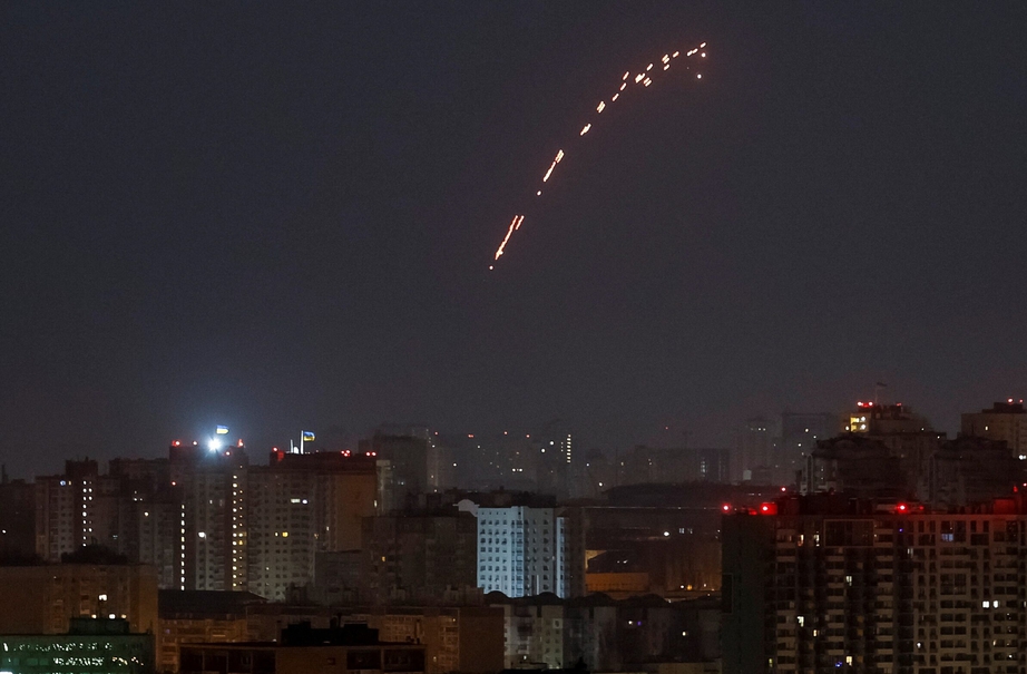 Ukraine mở đợt tập kích UAV lớn nhất vào Moscow, hàng không và đường sắt gián đoạn- Ảnh 1. Ukraine mở đợt tập kích UAV lớn nhất vào Moscow, hàng không và đường sắt gián đoạn- Ảnh 1.