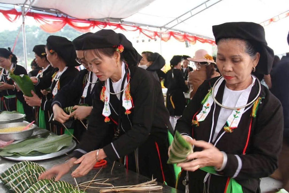 Độc đ&aacute;o trải nghiệm thi g&oacute;i b&aacute;nh chưng g&ugrave; tại Lễ hội T&acirc;y Thi&ecirc;n- Ảnh 3.