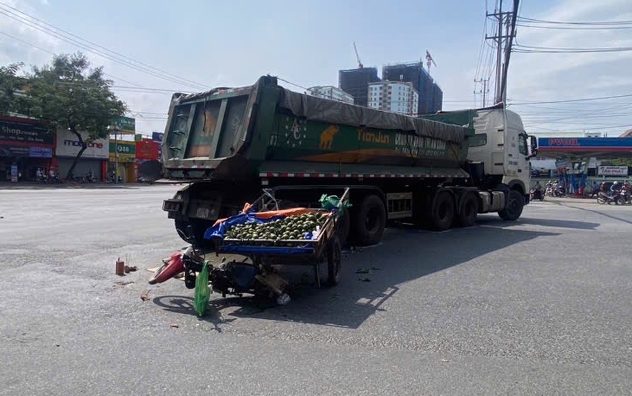 Xe đầu k&eacute;o v&agrave; xe m&aacute;y va chạm tr&ecirc;n QL51, một người phụ nữ tử vong tại chỗ- Ảnh 1.