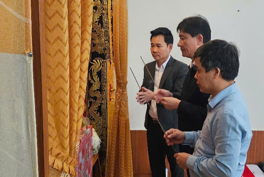 Ban ATGT tỉnh Quảng B&igrave;nh thăm hỏi gia đ&igrave;nh c&oacute; nạn nh&acirc;n tử vong v&igrave; TNGT- Ảnh 1.