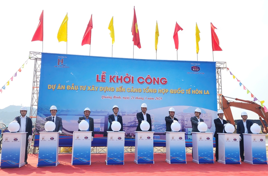 Khởi c&ocirc;ng bến cảng 2.300 tỷ đồng, kết nối Quảng B&igrave;nh với quốc tế- Ảnh 1.