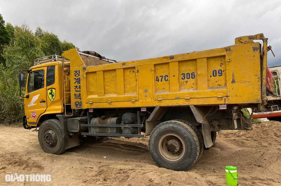 C&ocirc;ng an Đắk Lắk triệt ph&aacute; nhiều điểm khai th&aacute;c c&aacute;t tr&aacute;i ph&eacute;p tr&ecirc;n s&ocirc;ng Kr&ocirc;ng Ana- Ảnh 3.