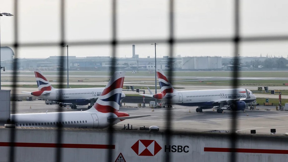 Th&ocirc;ng tin mới nhất vụ s&acirc;n bay Heathrow bị gi&aacute;n đoạn v&igrave; ch&aacute;y trạm điện- Ảnh 1.