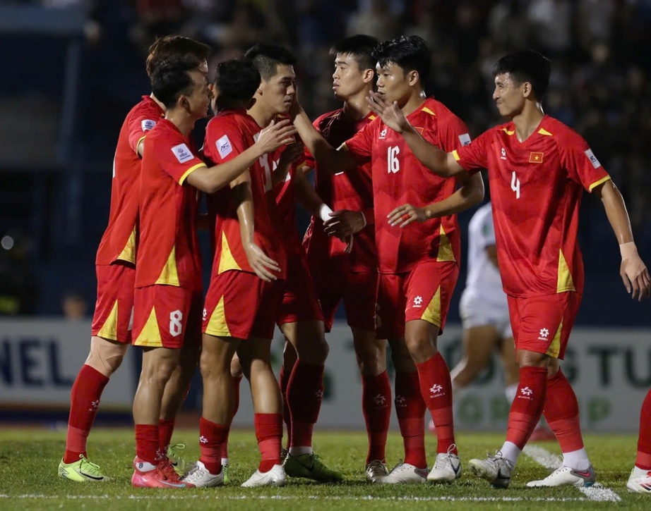 Thắng đậm L&agrave;o ở v&ograve;ng loại giải ch&acirc;u &Aacute;, HLV Kim Sang-sik vẫn tiếc một điều- Ảnh 1.