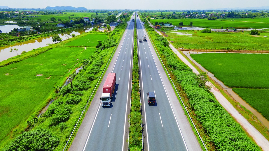 VEC khẳng định đủ năng lực tài chính tham gia đầu tư mở rộng hai tuyến cao tốc lớn- Ảnh 1. VEC khẳng định đủ năng lực tài chính tham gia đầu tư mở rộng hai tuyến cao tốc lớn- Ảnh 1.