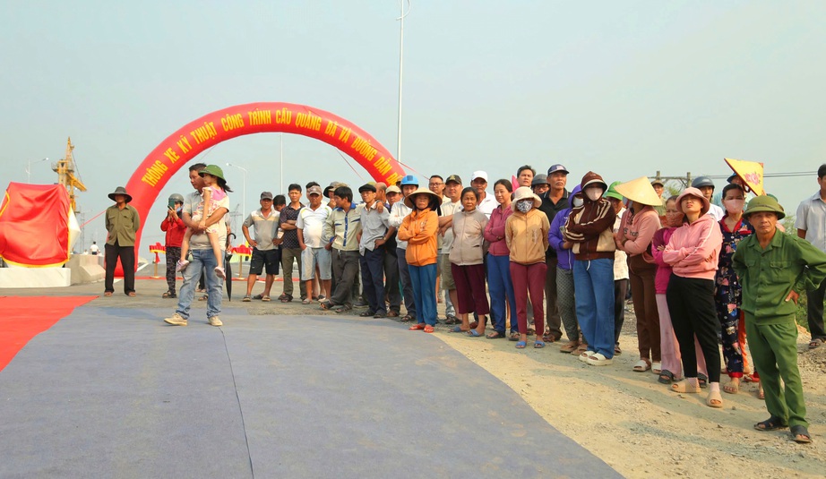 Cận cảnh cầu Quảng Đà kết nối Đà Nẵng - Quảng Nam vừa thông xe kỹ thuật- Ảnh 9. Cận cảnh cầu Quảng Đà kết nối Đà Nẵng - Quảng Nam vừa thông xe kỹ thuật- Ảnh 9.