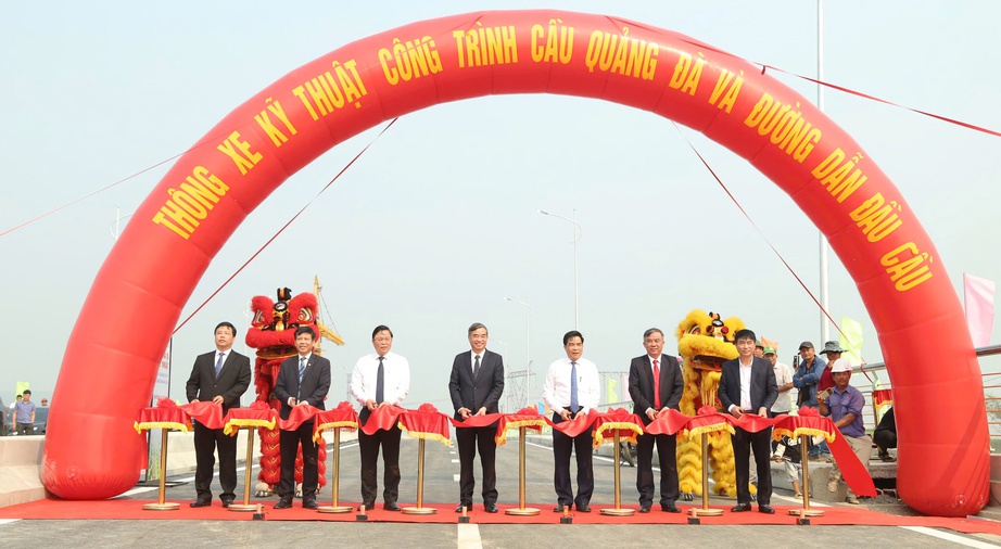 Cận cảnh cầu Quảng Đà kết nối Đà Nẵng - Quảng Nam vừa thông xe kỹ thuật- Ảnh 1. Cận cảnh cầu Quảng Đà kết nối Đà Nẵng - Quảng Nam vừa thông xe kỹ thuật- Ảnh 1.