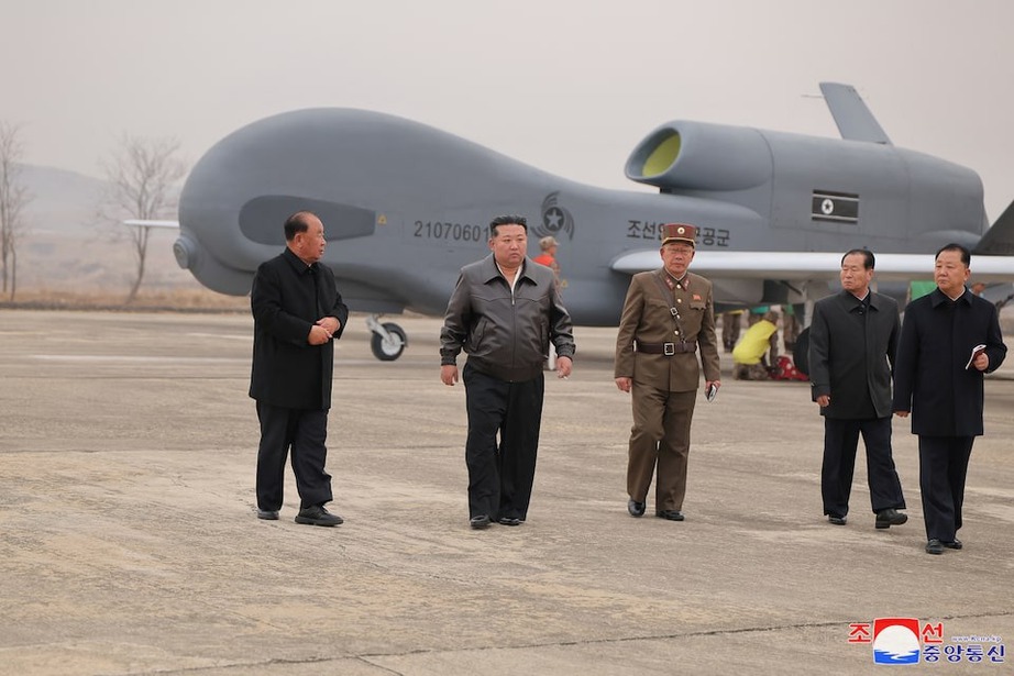Ông Kim Jong-un giám sát thử nghiệm UAV cảm tử trang bị AI do Triều Tiên tự chế tạo- Ảnh 2. Ông Kim Jong-un giám sát thử nghiệm UAV cảm tử trang bị AI do Triều Tiên tự chế tạo- Ảnh 2.