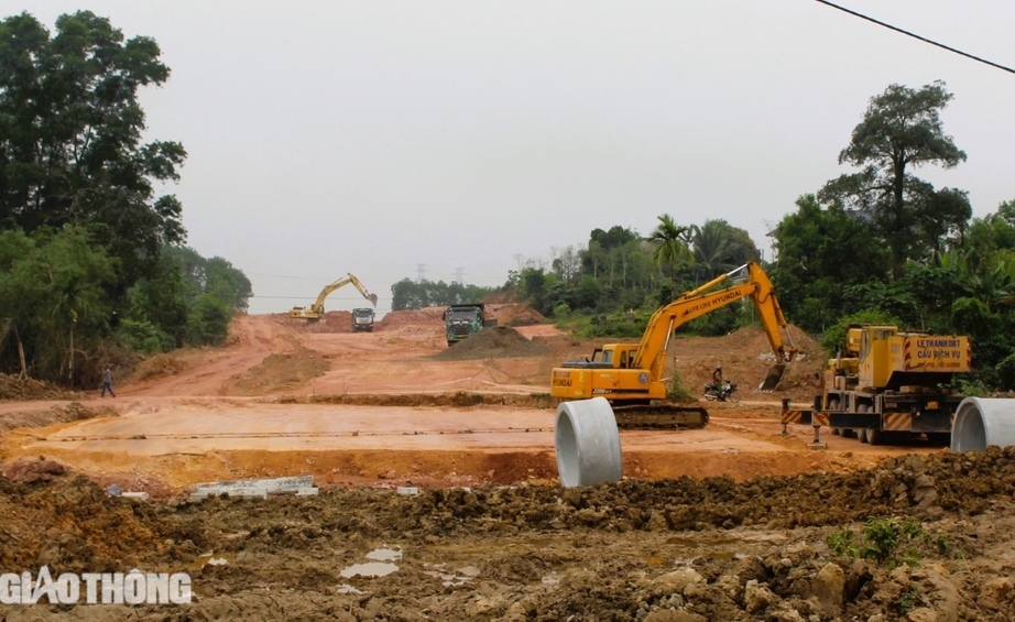 Dự &aacute;n chậm tiến độ vừa thay nh&agrave; thầu ở Quảng Trị đang thi c&ocirc;ng thế n&agrave;o?- Ảnh 5.