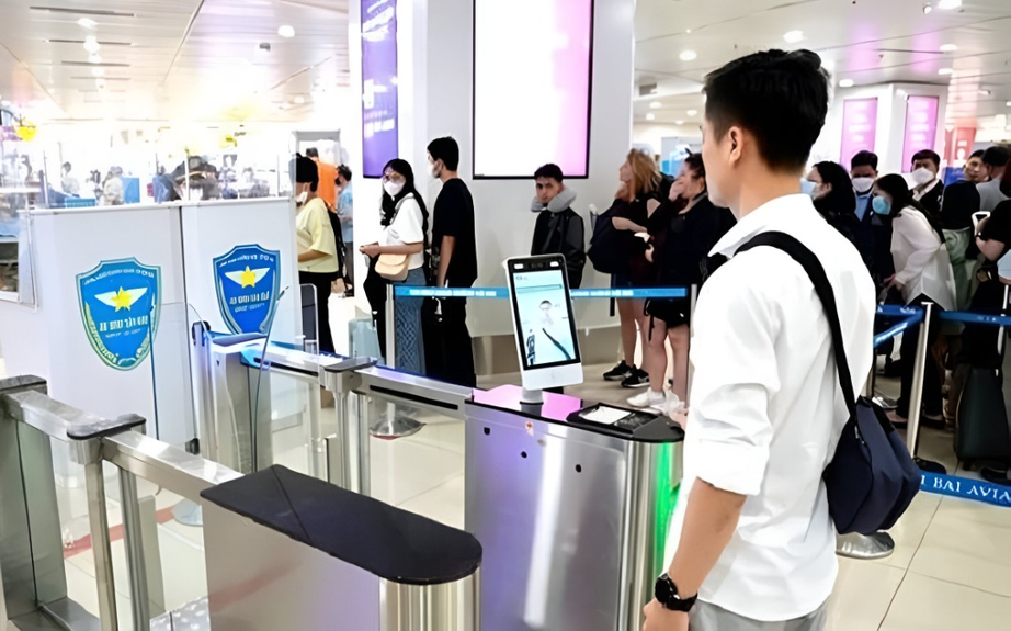 Ứng dụng công nghệ sinh trắc, VNeID tại tất cả sân bay, bến cảng- Ảnh 1. Ứng dụng công nghệ sinh trắc, VNeID tại tất cả sân bay, bến cảng- Ảnh 1.