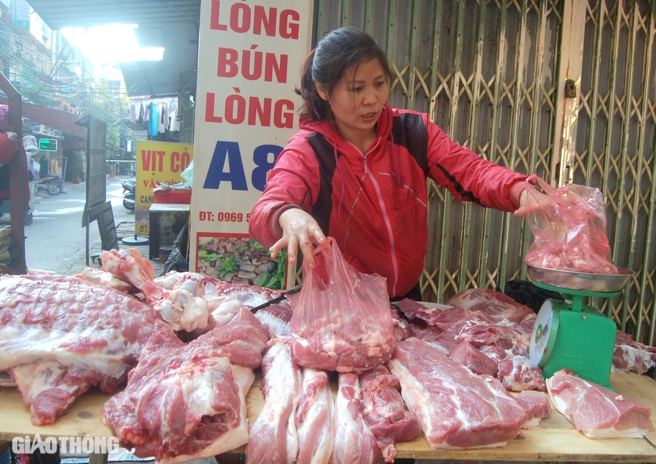 Gi&aacute; thịt lợn tăng sốc, vẫn chưa dừng lại- Ảnh 2.