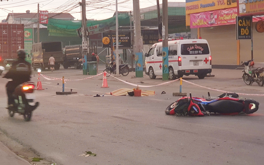 Nam thanh ni&ecirc;n tử vong tại chỗ sau va chạm với xe container- Ảnh 1.