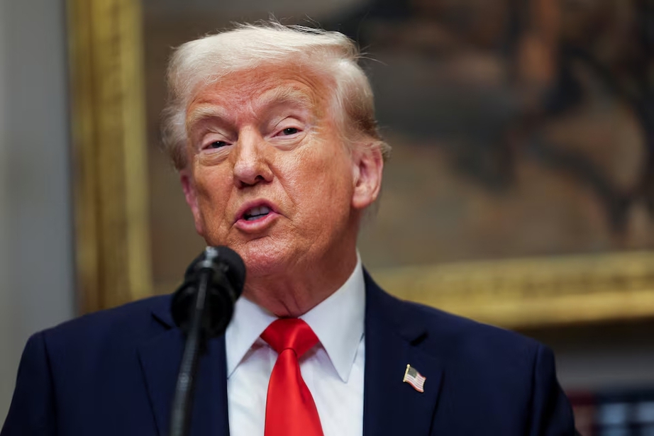 Tổng thống Trump tuy&ecirc;n bố ch&iacute;nh thức &aacute;p thuế 25% với Canada, Mexico- Ảnh 1.